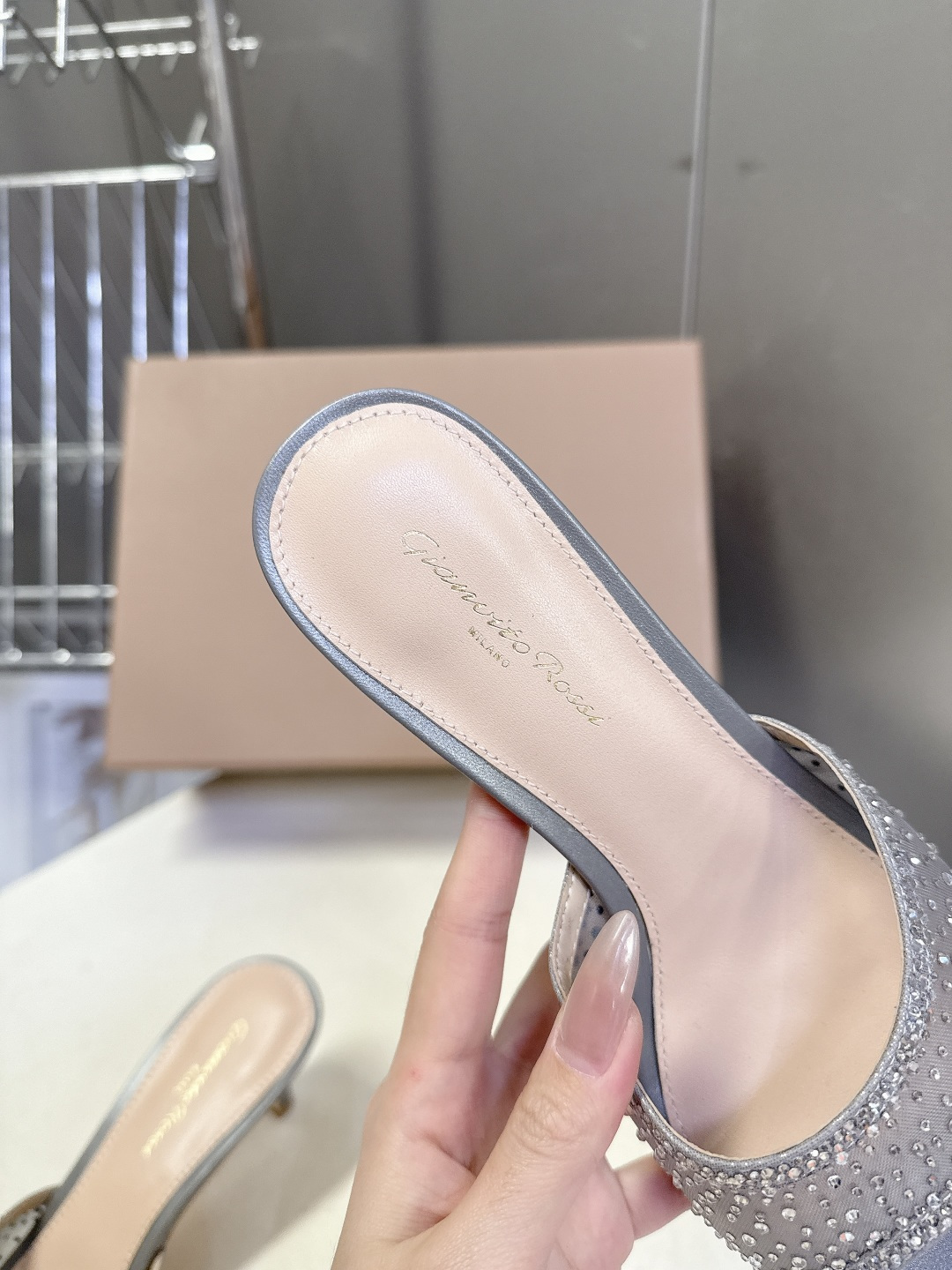 吉安维托·罗西Gianvito rossi 春夏最新款水晶鞋 仙女鞋 超多明星网红种草 鞋面进口高透气网