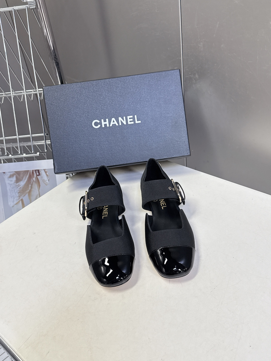 CHANEL香奈儿26C春夏最新款玛丽珍鞋 超多网红时尚博主种草 高级感舒适，配女神们的半身裙 经典的小