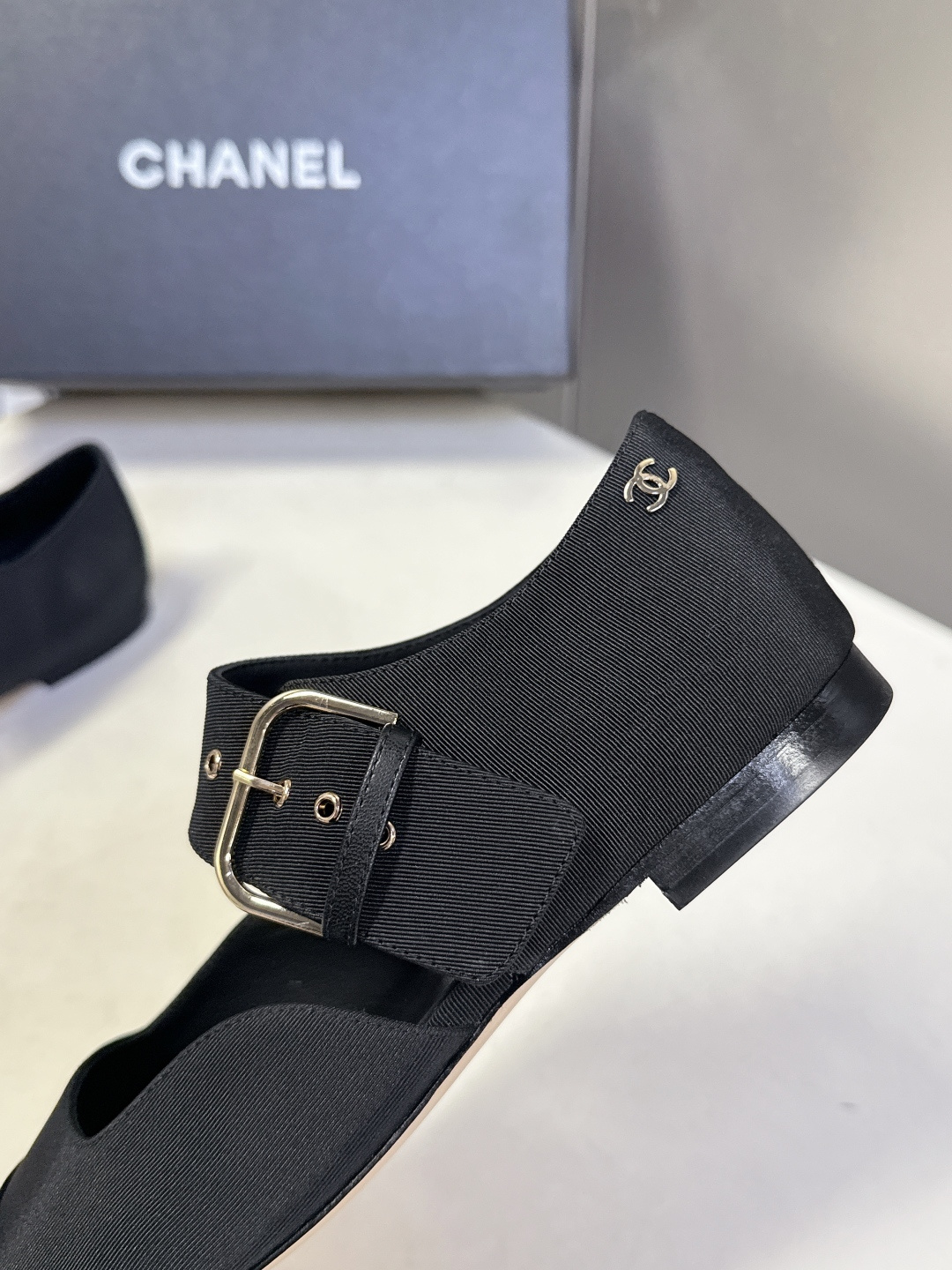 CHANEL香奈儿26C春夏最新款玛丽珍鞋 超多网红时尚博主种草 高级感舒适，配女神们的半身裙 经典的小