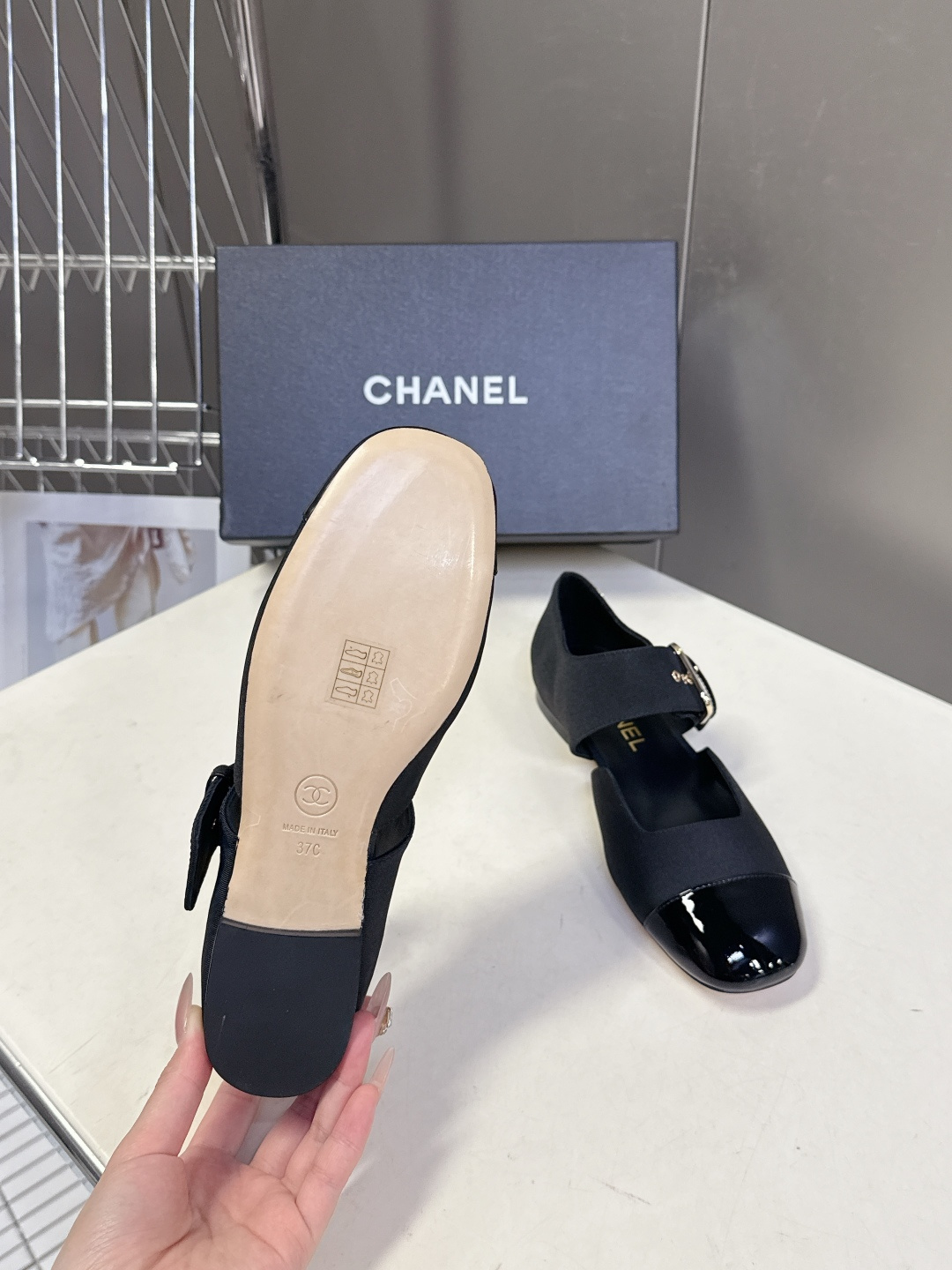 CHANEL香奈儿26C春夏最新款玛丽珍鞋 超多网红时尚博主种草 高级感舒适，配女神们的半身裙 经典的小