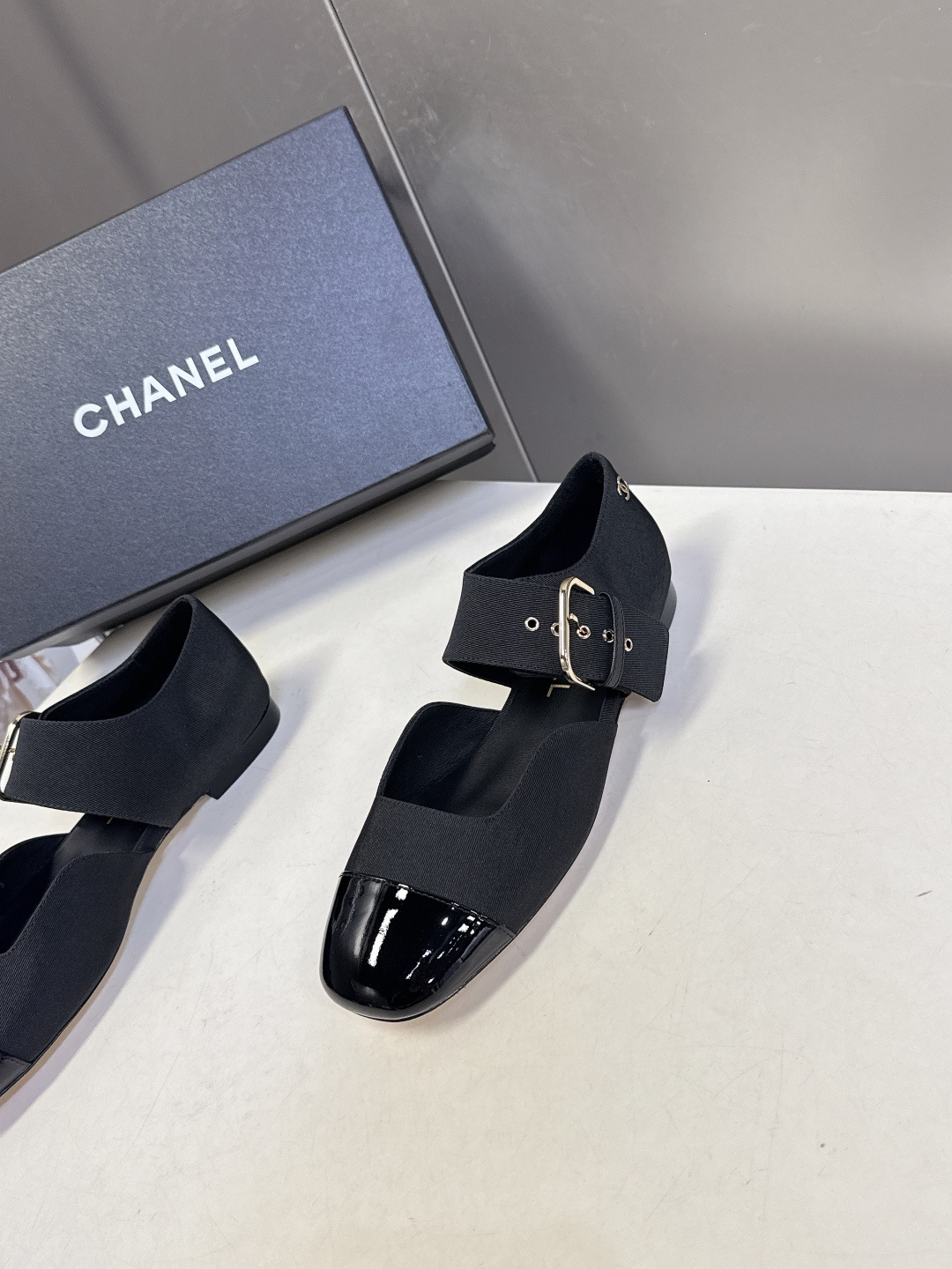 CHANEL香奈儿26C春夏最新款玛丽珍鞋 超多网红时尚博主种草 高级感舒适，配女神们的半身裙 经典的小