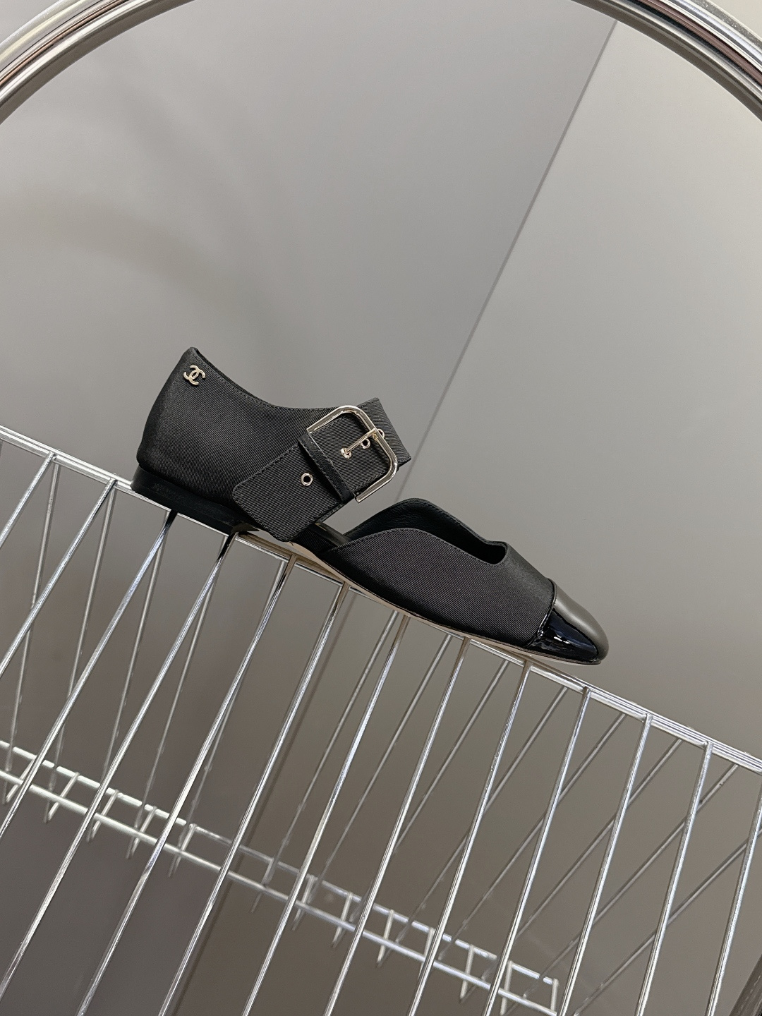 CHANEL香奈儿26C春夏最新款玛丽珍鞋 超多网红时尚博主种草 高级感舒适，配女神们的半身裙 经典的小