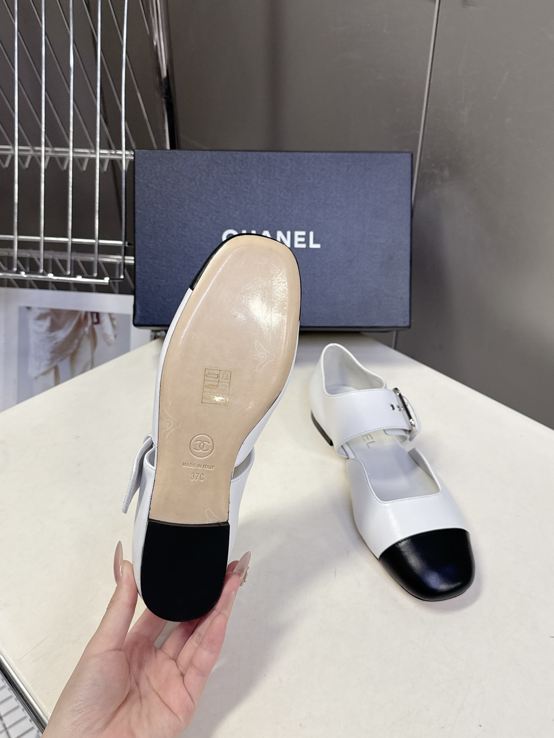 CHANEL香奈儿26C春夏最新款玛丽珍鞋 超多网红时尚博主种草 高级感舒适，配女神们的半身裙 经典的小