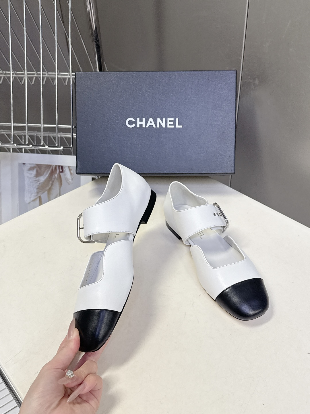 CHANEL香奈儿26C春夏最新款玛丽珍鞋 超多网红时尚博主种草 高级感舒适，配女神们的半身裙 经典的小