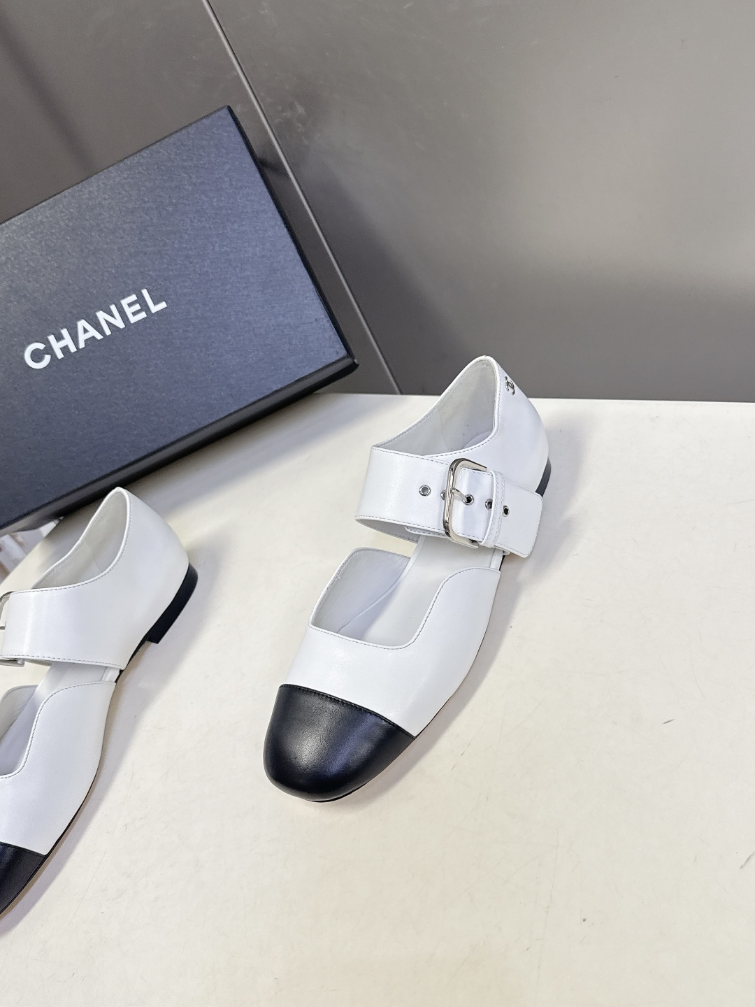 CHANEL香奈儿26C春夏最新款玛丽珍鞋 超多网红时尚博主种草 高级感舒适，配女神们的半身裙 经典的小