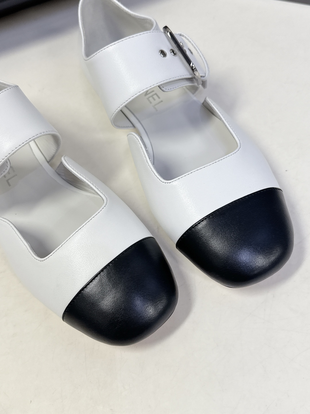 CHANEL香奈儿26C春夏最新款玛丽珍鞋 超多网红时尚博主种草 高级感舒适，配女神们的半身裙 经典的小