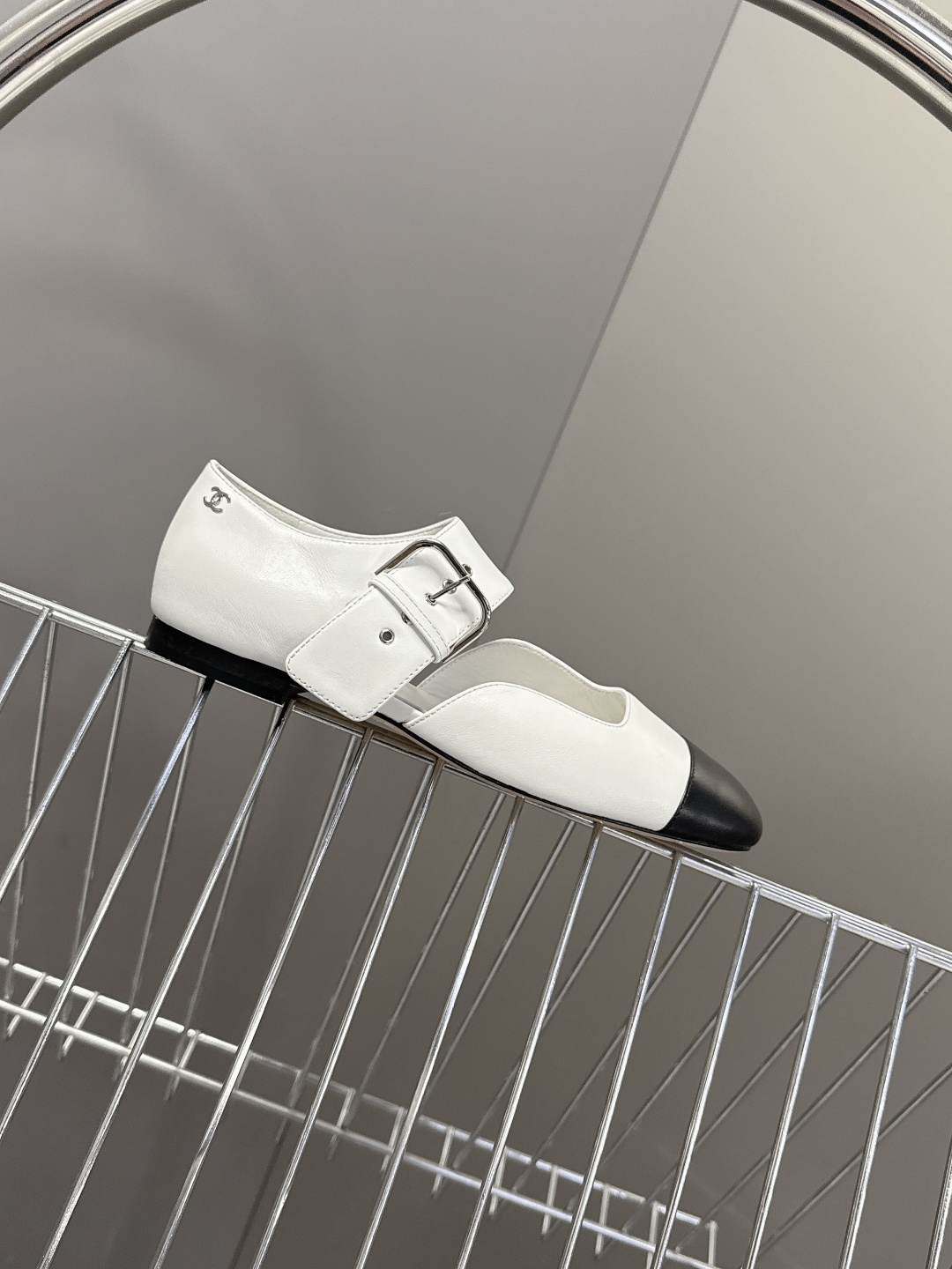 CHANEL香奈儿26C春夏最新款玛丽珍鞋 超多网红时尚博主种草 高级感舒适，配女神们的半身裙 经典的小