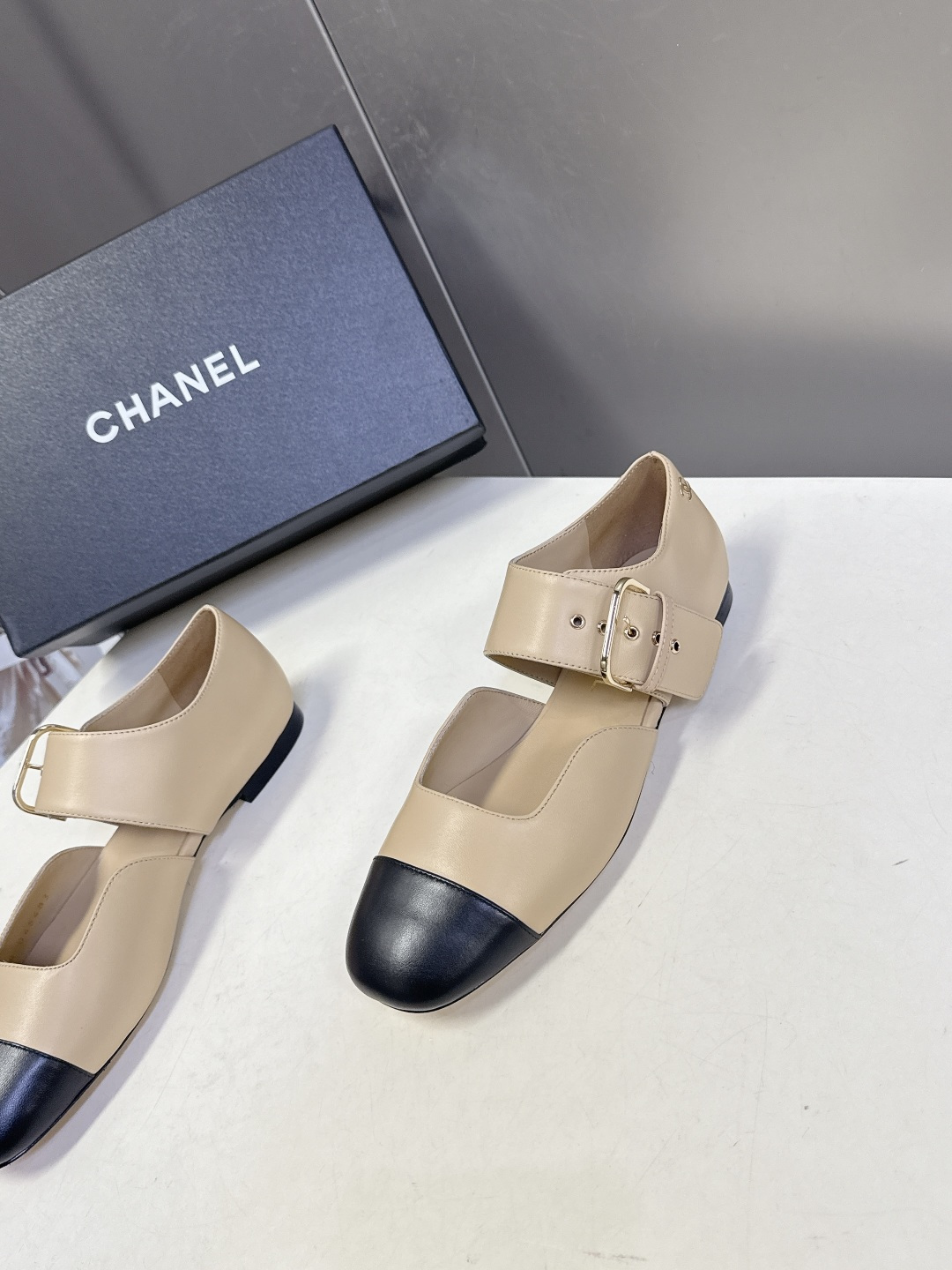 CHANEL香奈儿26C春夏最新款玛丽珍鞋 超多网红时尚博主种草 高级感舒适，配女神们的半身裙 经典的小