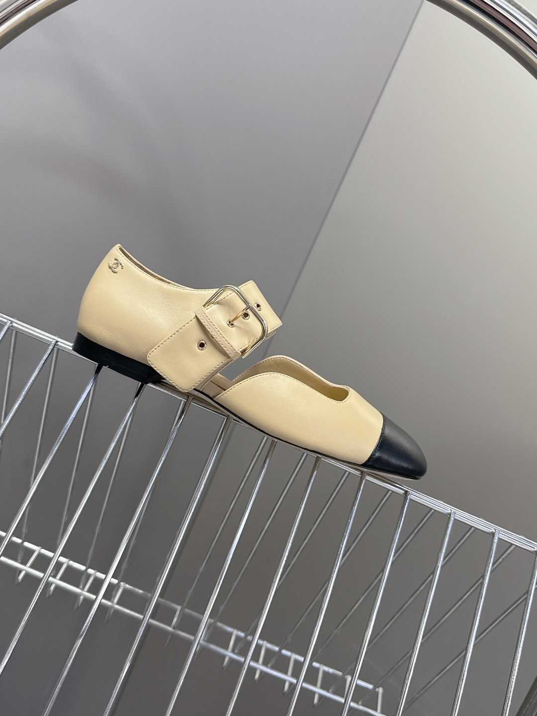 CHANEL香奈儿26C春夏最新款玛丽珍鞋 超多网红时尚博主种草 高级感舒适，配女神们的半身裙 经典的小