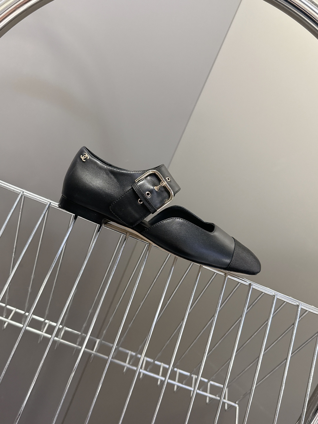 CHANEL香奈儿26C春夏最新款玛丽珍鞋 超多网红时尚博主种草 高级感舒适，配女神们的半身裙 经典的小