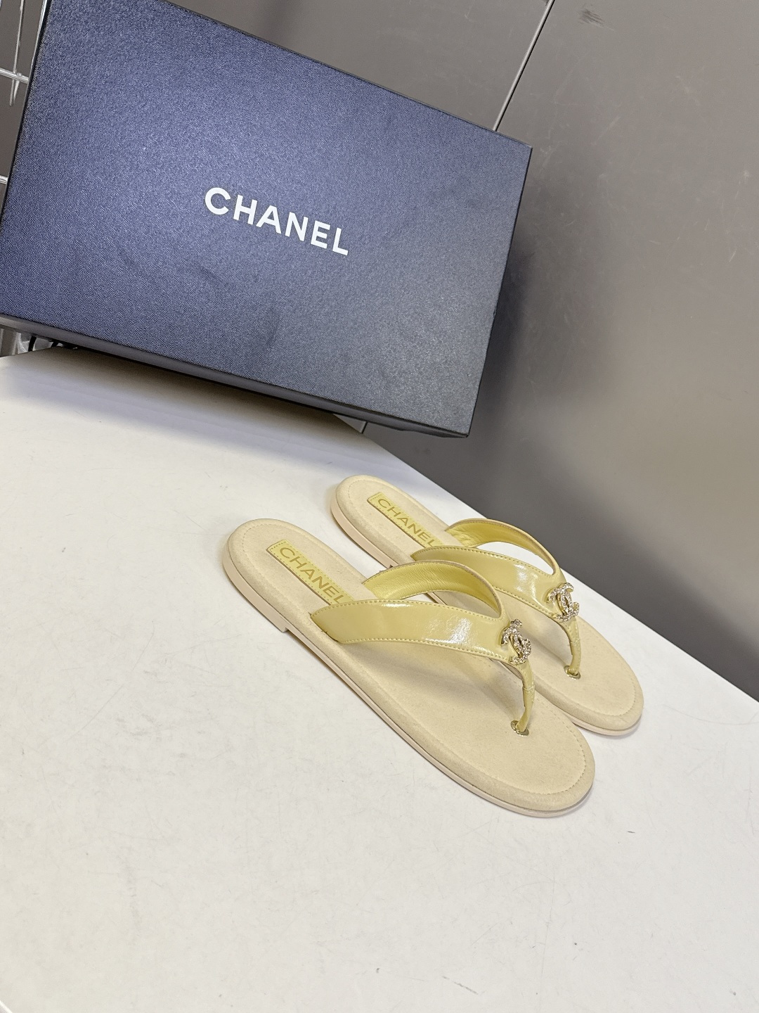 CHANEL香奈儿春夏2026新品 双C人字拖 超多明星时尚博主种草 夏天必备 大爆款‼️已经被它的美貌