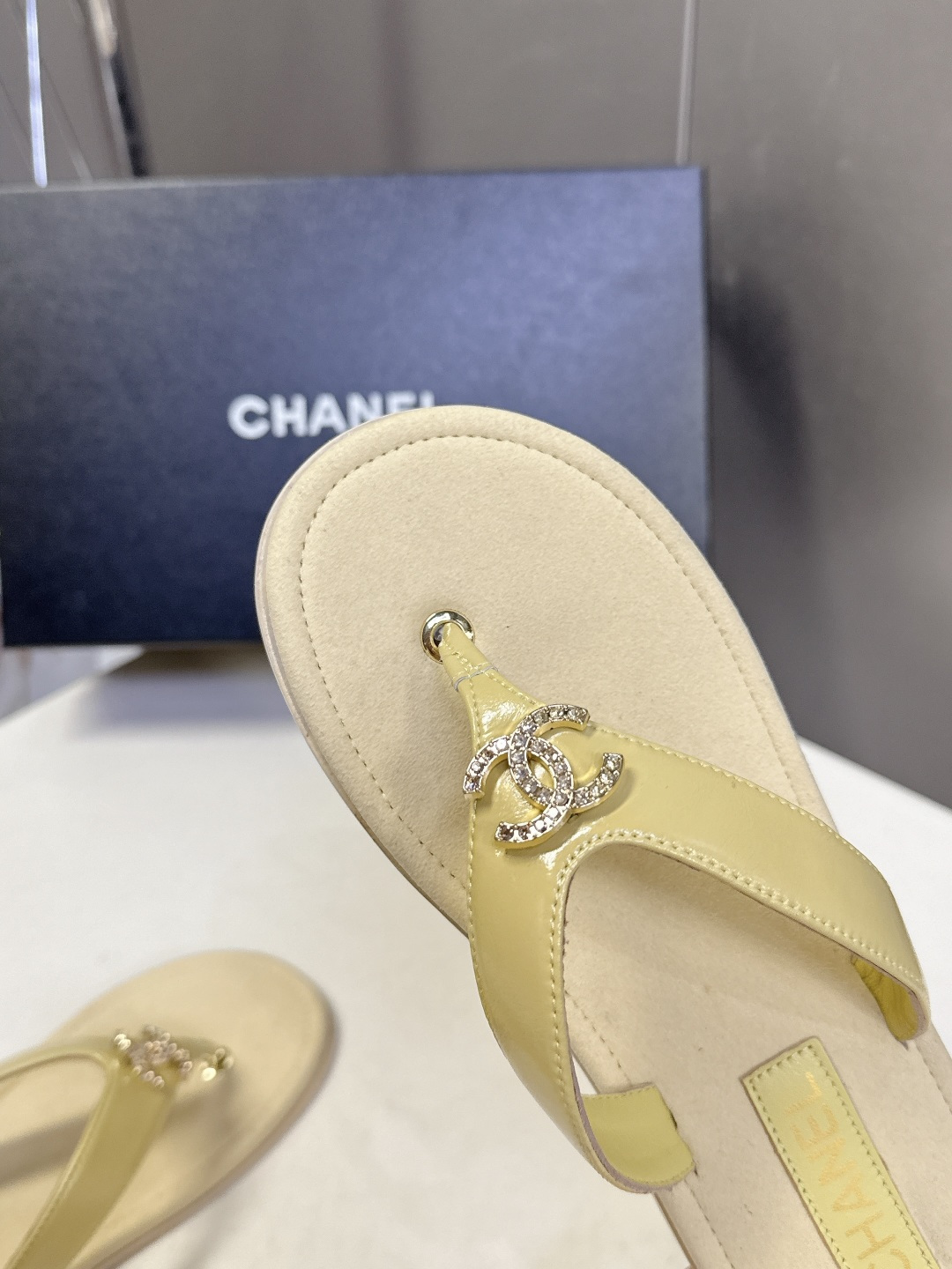 CHANEL香奈儿春夏2026新品 双C人字拖 超多明星时尚博主种草 夏天必备 大爆款‼️已经被它的美貌