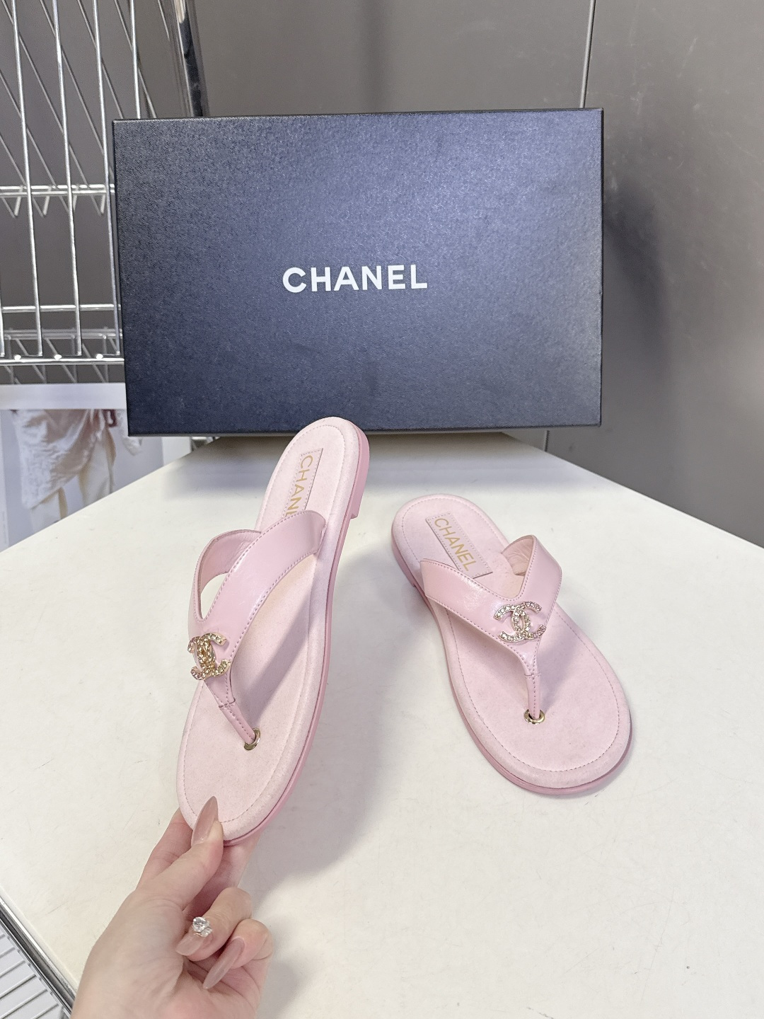 CHANEL香奈儿春夏2026新品 双C人字拖 超多明星时尚博主种草 夏天必备 大爆款‼️已经被它的美貌