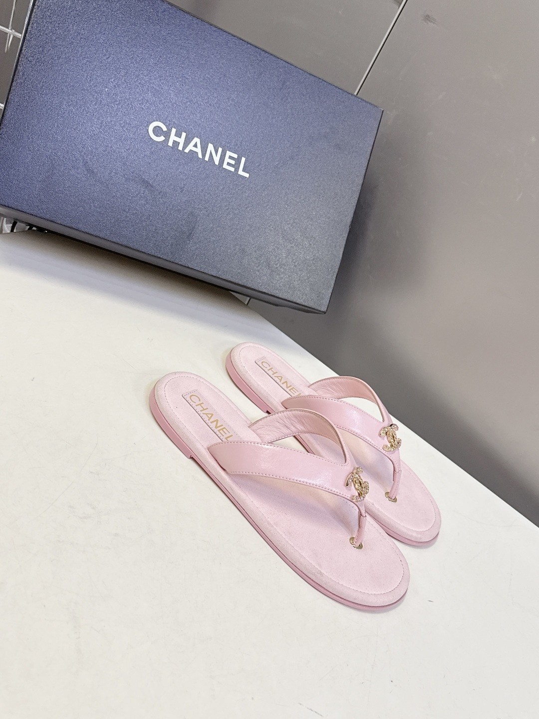 CHANEL香奈儿春夏2026新品 双C人字拖 超多明星时尚博主种草 夏天必备 大爆款‼️已经被它的美貌