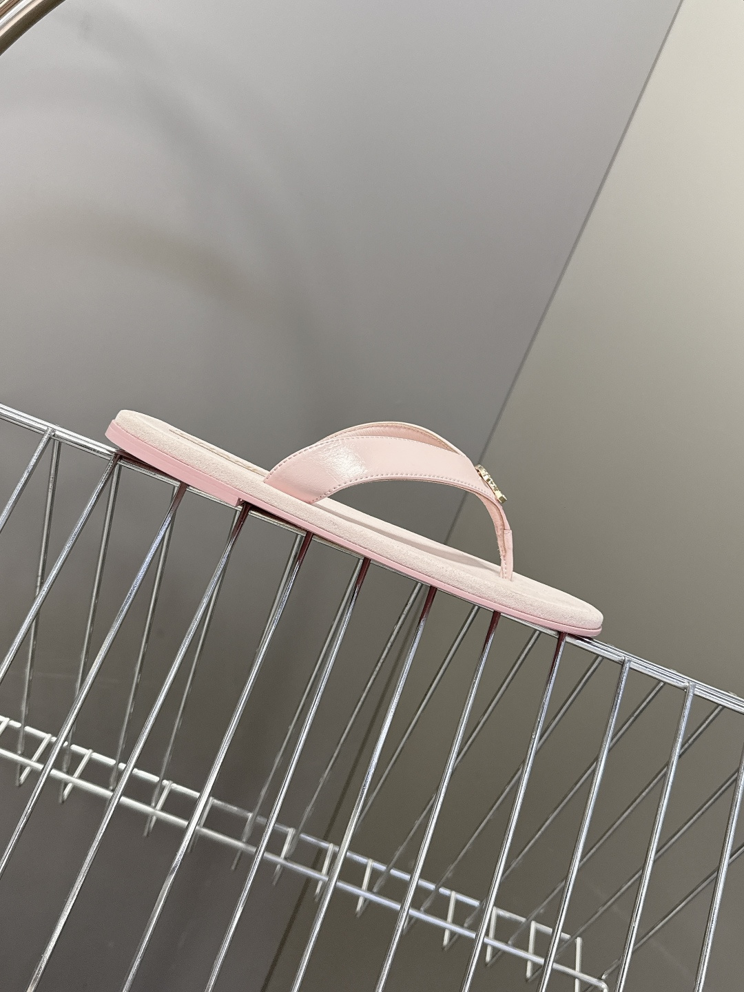 CHANEL香奈儿春夏2026新品 双C人字拖 超多明星时尚博主种草 夏天必备 大爆款‼️已经被它的美貌