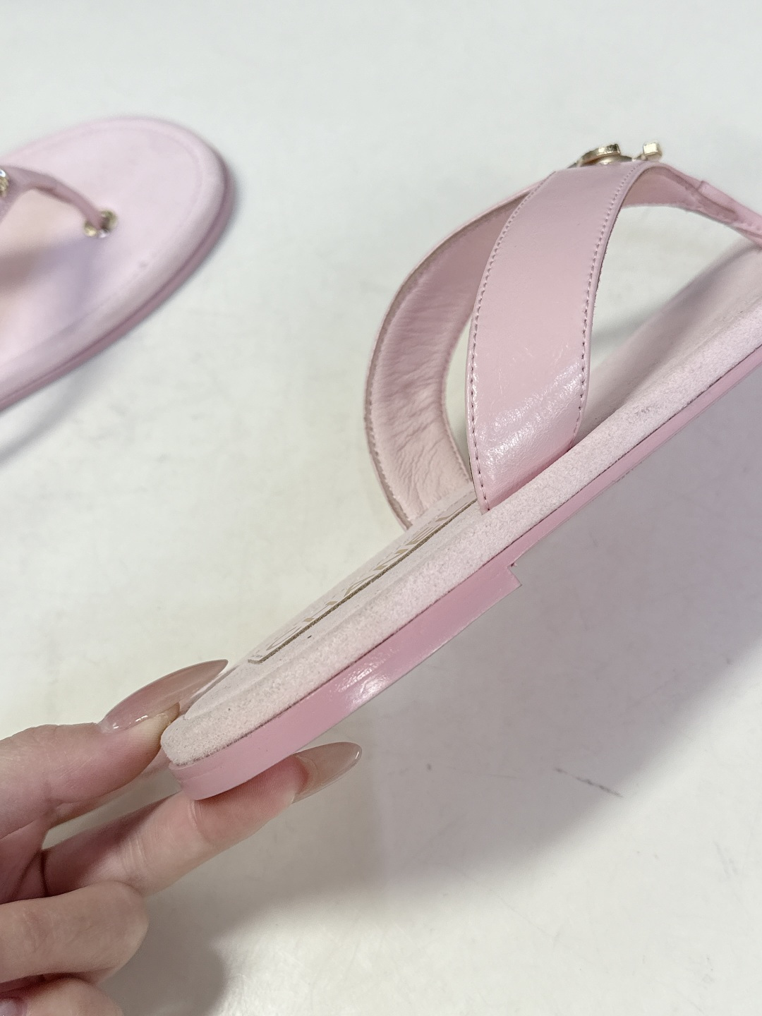 CHANEL香奈儿春夏2026新品 双C人字拖 超多明星时尚博主种草 夏天必备 大爆款‼️已经被它的美貌