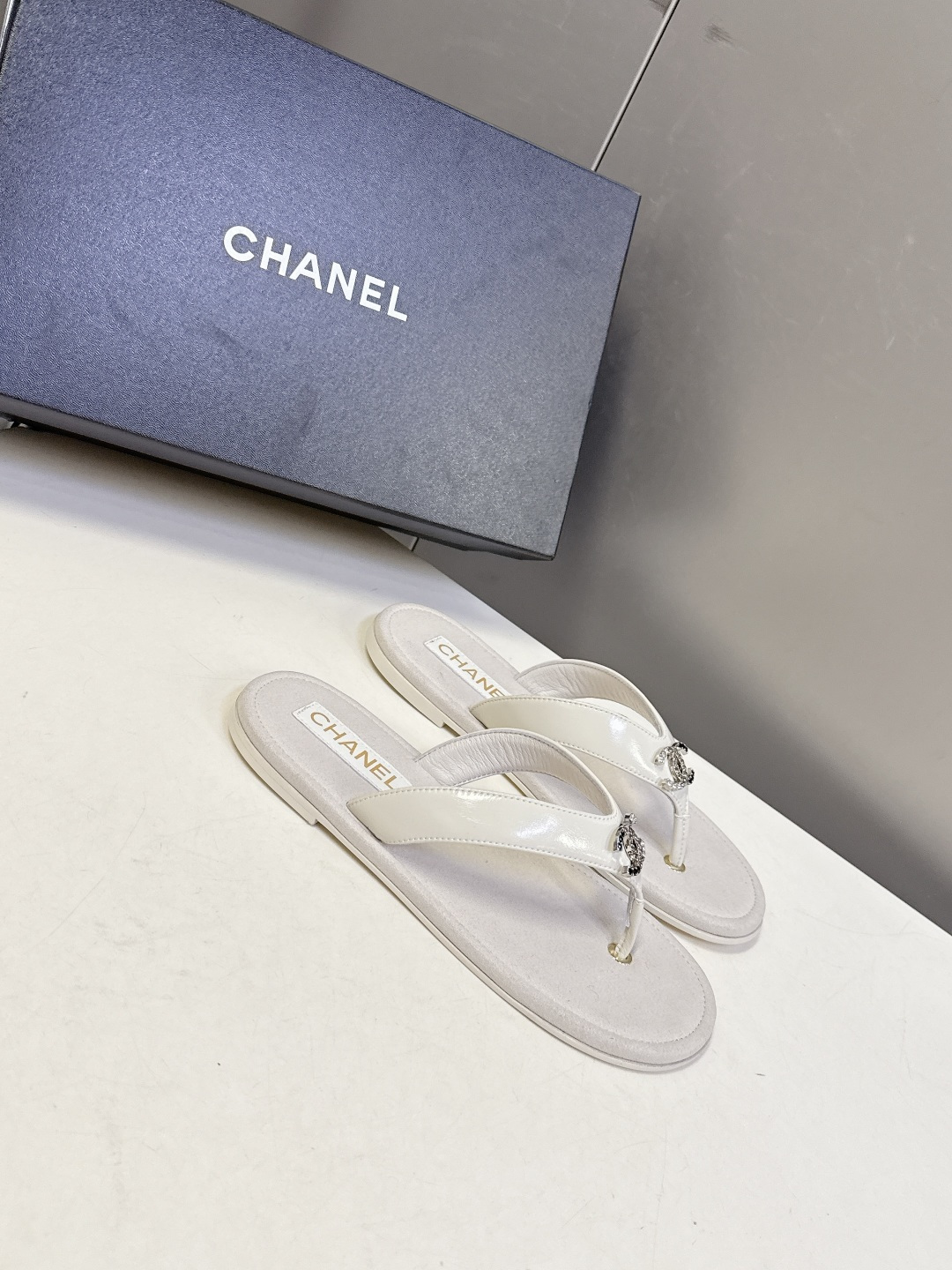 CHANEL香奈儿春夏2026新品 双C人字拖 超多明星时尚博主种草 夏天必备 大爆款‼️已经被它的美貌