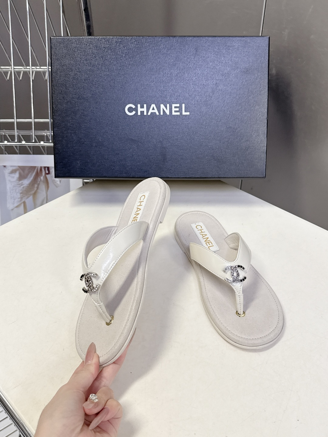 CHANEL香奈儿春夏2026新品 双C人字拖 超多明星时尚博主种草 夏天必备 大爆款‼️已经被它的美貌