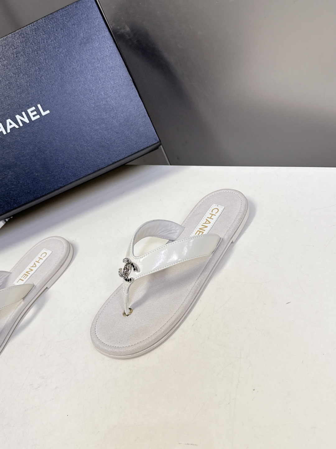 CHANEL香奈儿春夏2026新品 双C人字拖 超多明星时尚博主种草 夏天必备 大爆款‼️已经被它的美貌