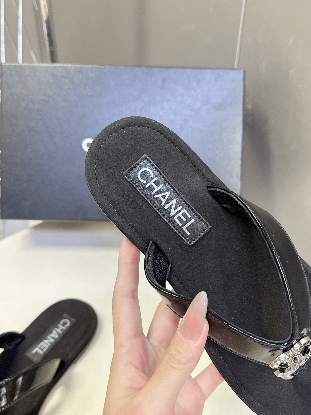 CHANEL香奈儿春夏2026新品 双C人字拖 超多明星时尚博主种草 夏天必备 大爆款‼️已经被它的美貌