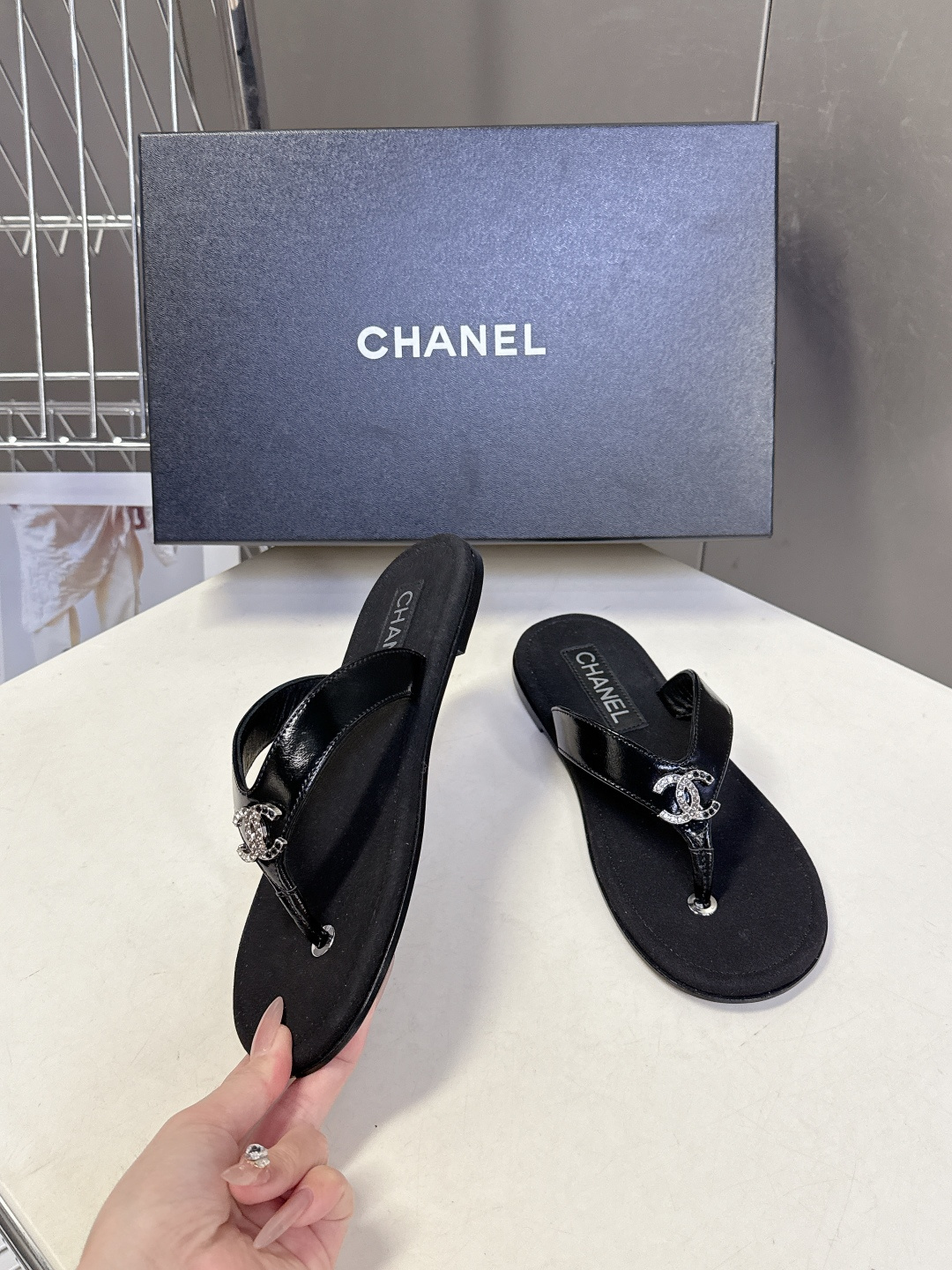 CHANEL香奈儿春夏2026新品 双C人字拖 超多明星时尚博主种草 夏天必备 大爆款‼️已经被它的美貌