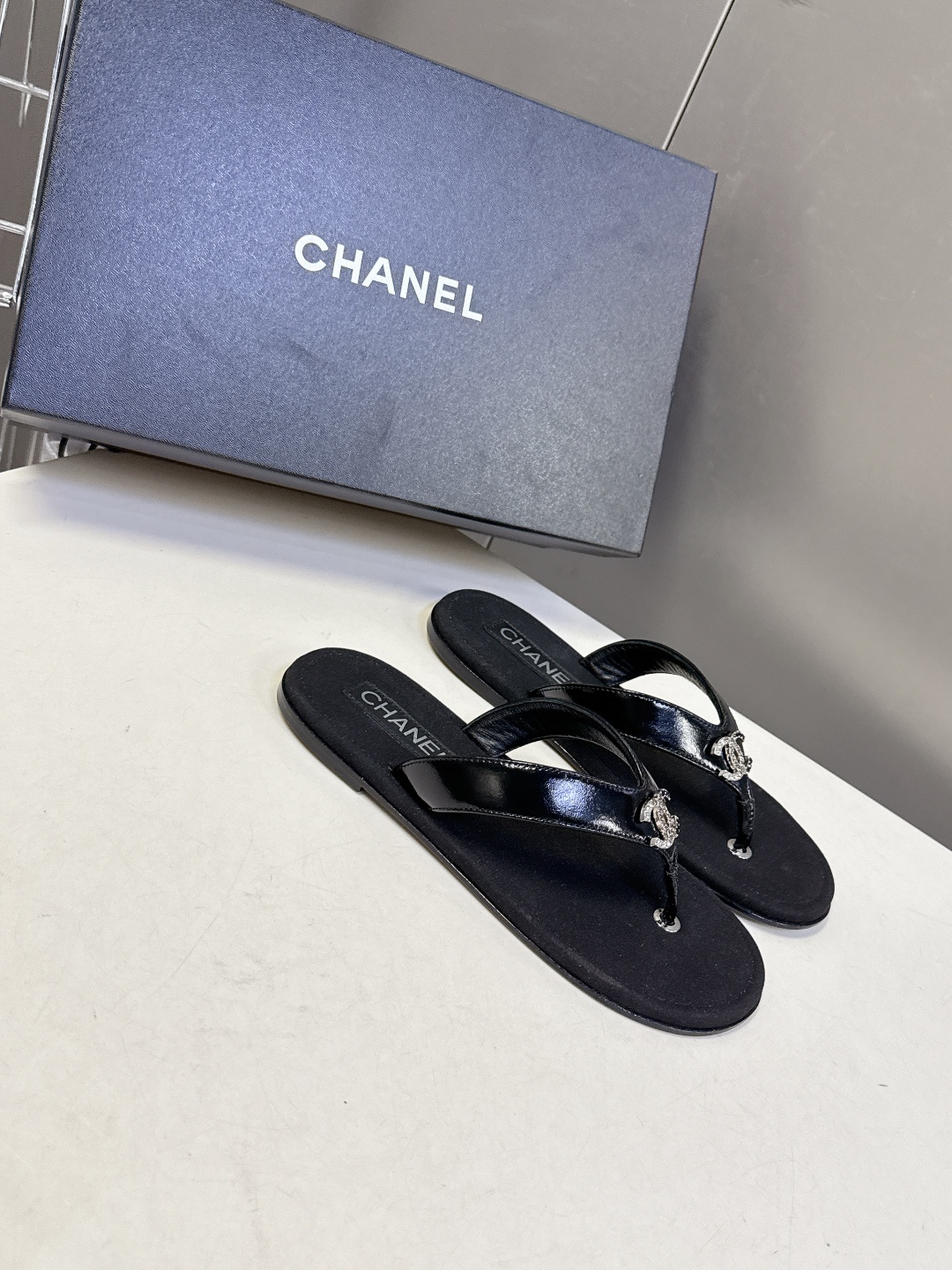 CHANEL香奈儿春夏2026新品 双C人字拖 超多明星时尚博主种草 夏天必备 大爆款‼️已经被它的美貌