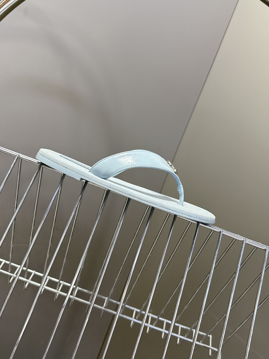 CHANEL香奈儿春夏2026新品 双C人字拖 超多明星时尚博主种草 夏天必备 大爆款‼️已经被它的美貌