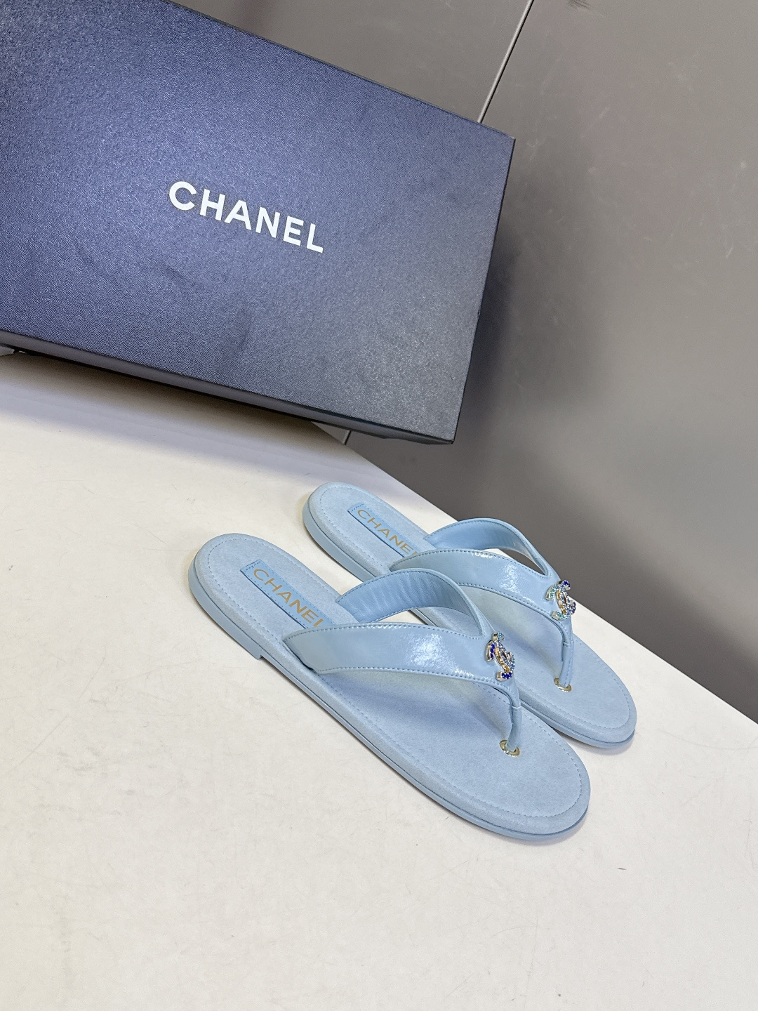 CHANEL香奈儿春夏2026新品 双C人字拖 超多明星时尚博主种草 夏天必备 大爆款‼️已经被它的美貌