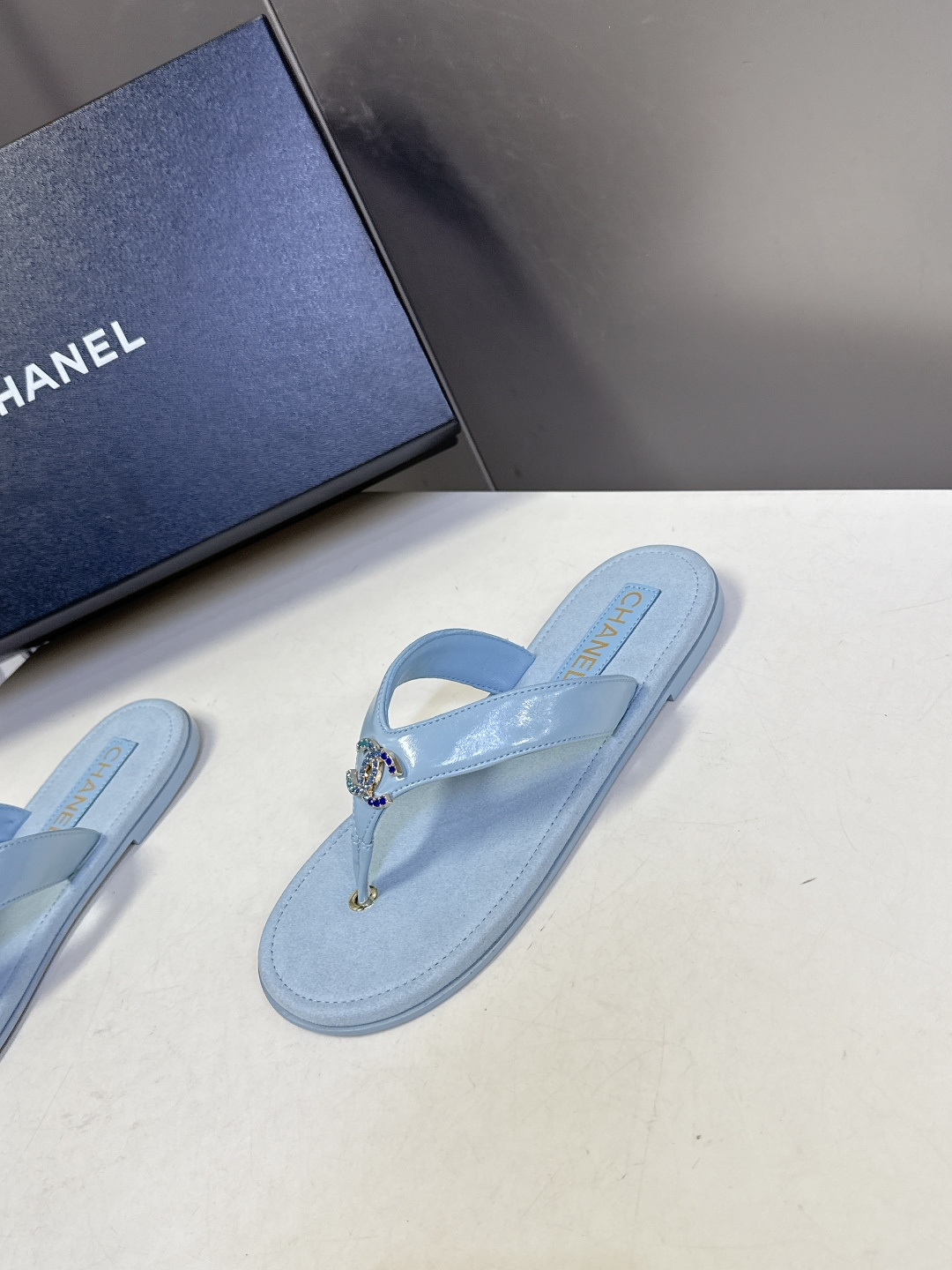 CHANEL香奈儿春夏2026新品 双C人字拖 超多明星时尚博主种草 夏天必备 大爆款‼️已经被它的美貌