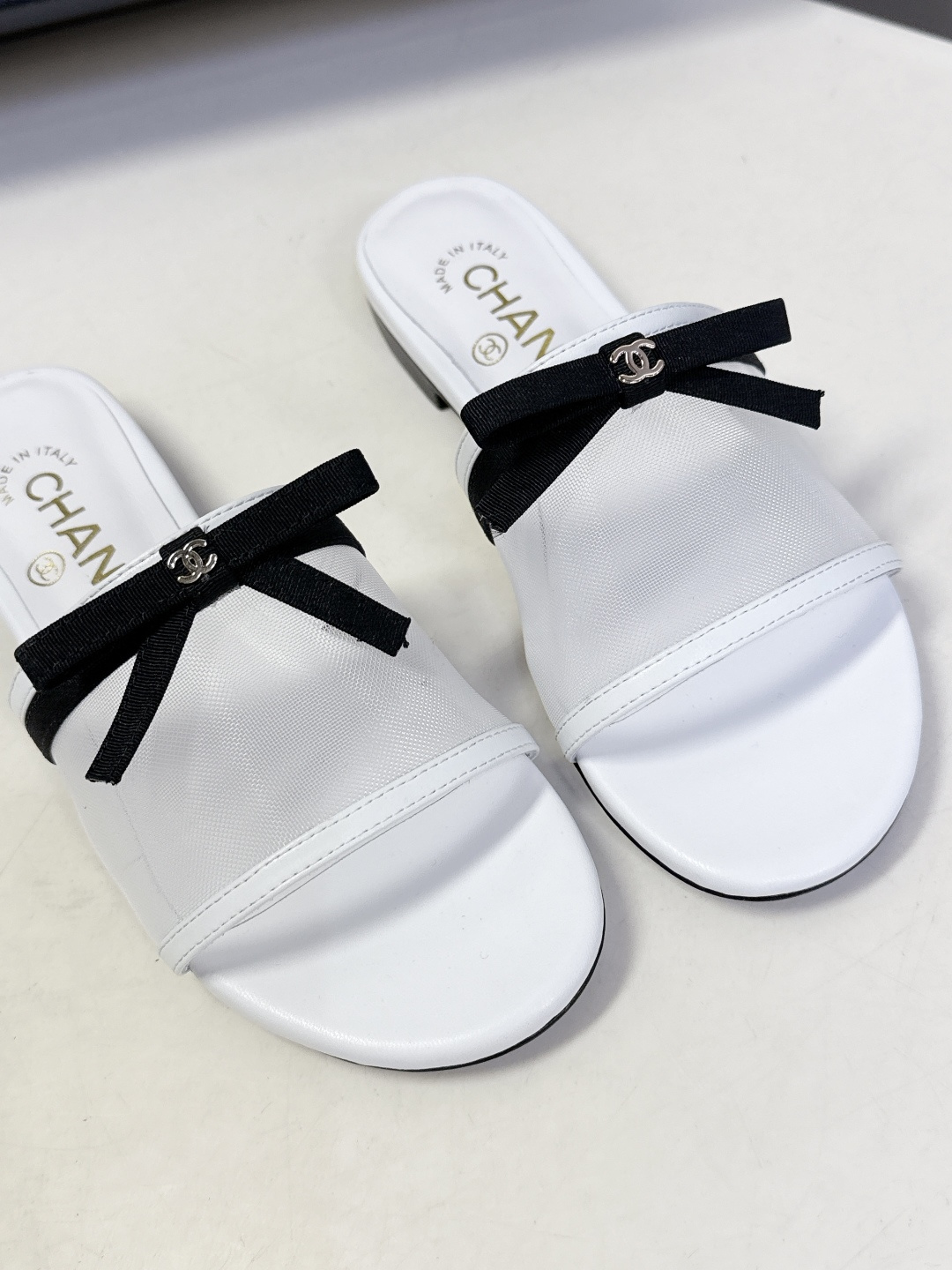 CHANEL香奈儿2026春夏最新款蝴蝶结拖鞋 超多明星时尚博主种草 夏天必备 大爆款‼️已经被它的美貌