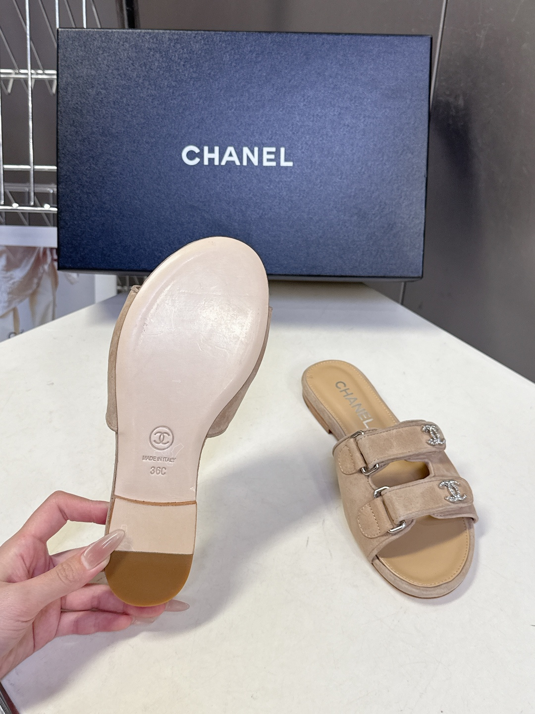 CHANEL香奈儿2026春夏最新款双C拖鞋 超多明星时尚博主种草 夏天必备 大爆款‼️已经被它的美貌折