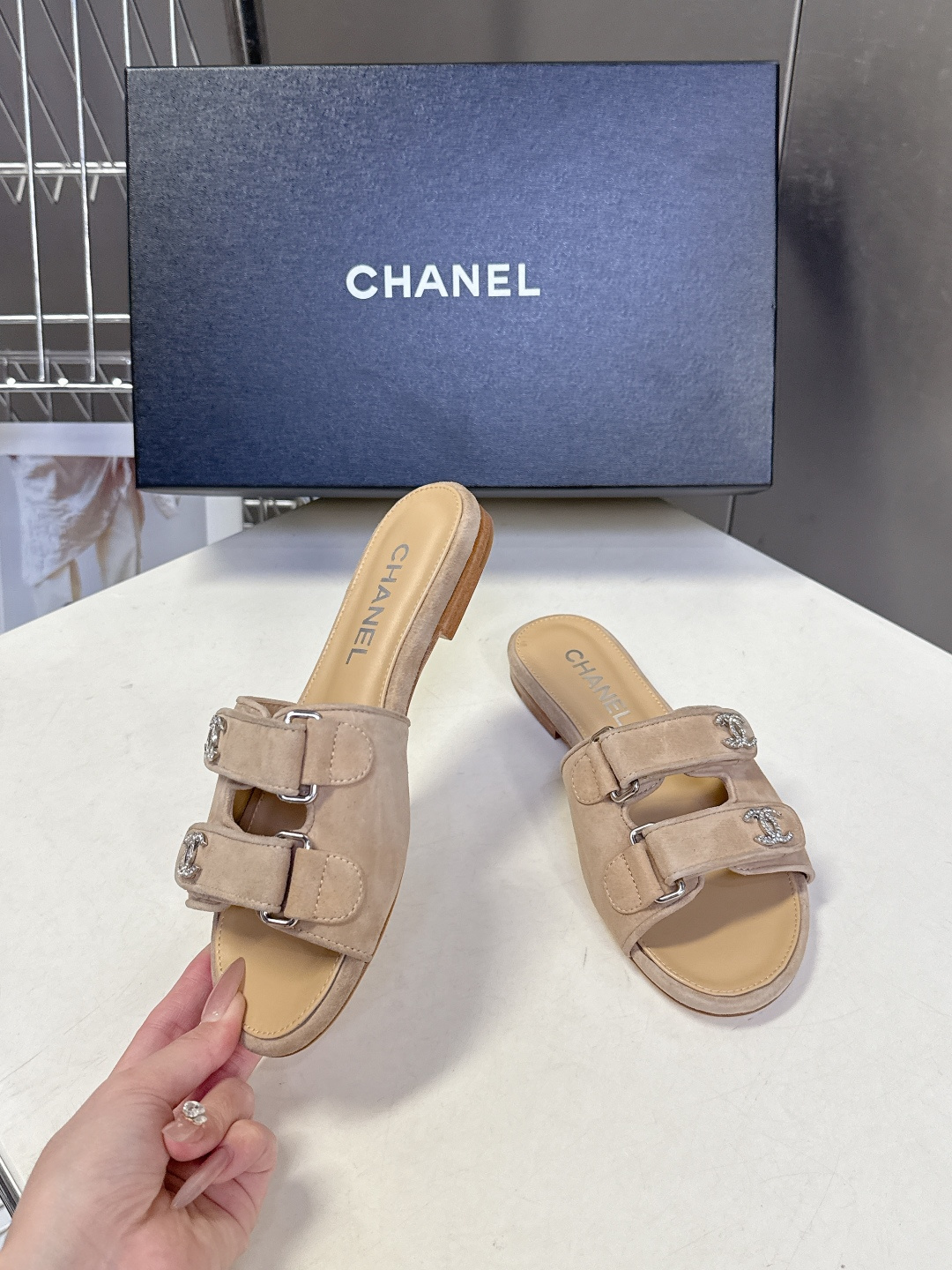 CHANEL香奈儿2026春夏最新款双C拖鞋 超多明星时尚博主种草 夏天必备 大爆款‼️已经被它的美貌折