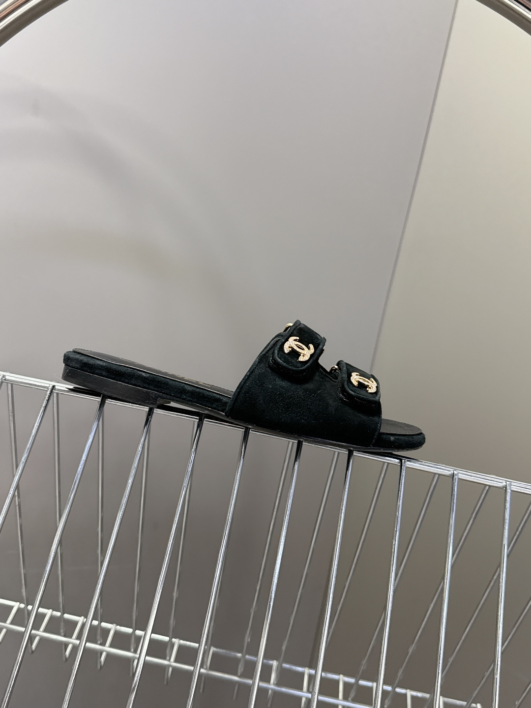 CHANEL香奈儿2026春夏最新款双C拖鞋 超多明星时尚博主种草 夏天必备 大爆款‼️已经被它的美貌折