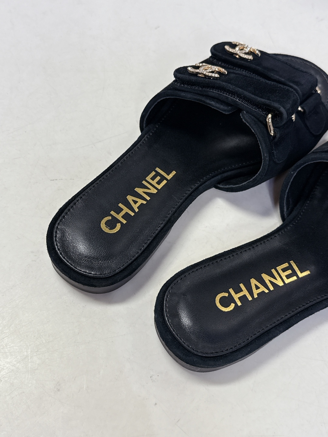 CHANEL香奈儿2026春夏最新款双C拖鞋 超多明星时尚博主种草 夏天必备 大爆款‼️已经被它的美貌折