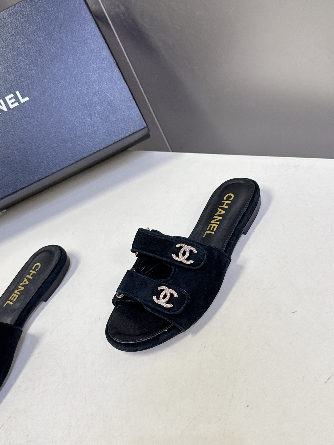 CHANEL香奈儿2026春夏最新款双C拖鞋 超多明星时尚博主种草 夏天必备 大爆款‼️已经被它的美貌折