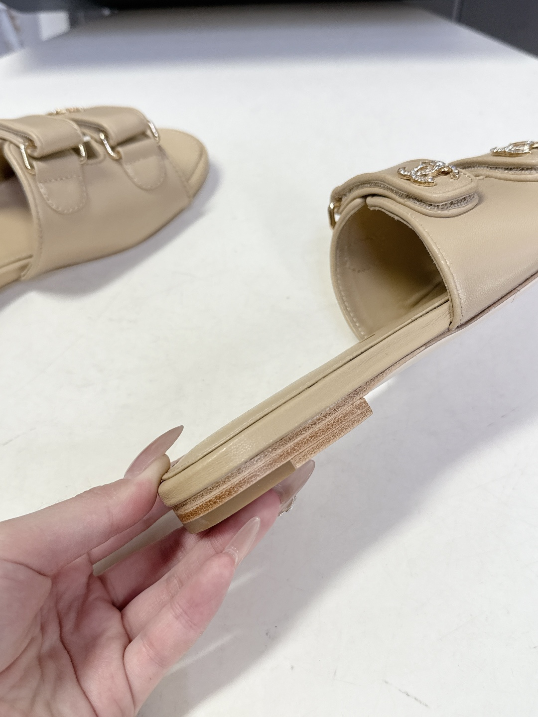 CHANEL香奈儿2026春夏最新款双C拖鞋 超多明星时尚博主种草 夏天必备 大爆款‼️已经被它的美貌折