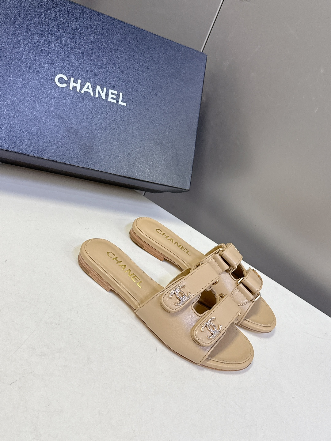 CHANEL香奈儿2026春夏最新款双C拖鞋 超多明星时尚博主种草 夏天必备 大爆款‼️已经被它的美貌折