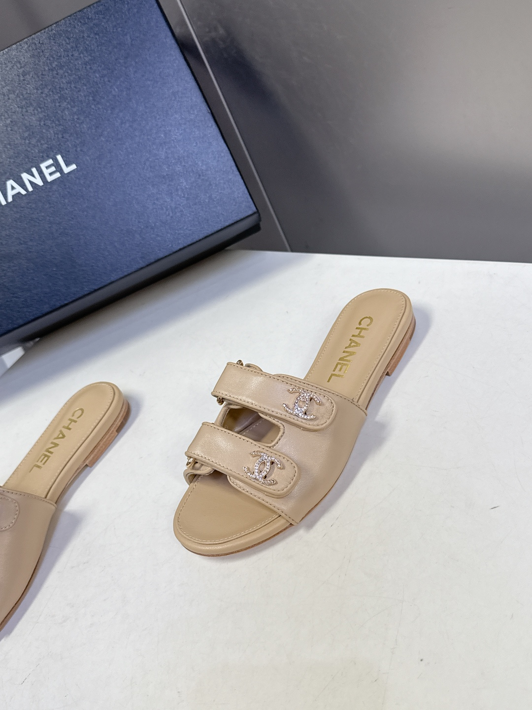 CHANEL香奈儿2026春夏最新款双C拖鞋 超多明星时尚博主种草 夏天必备 大爆款‼️已经被它的美貌折