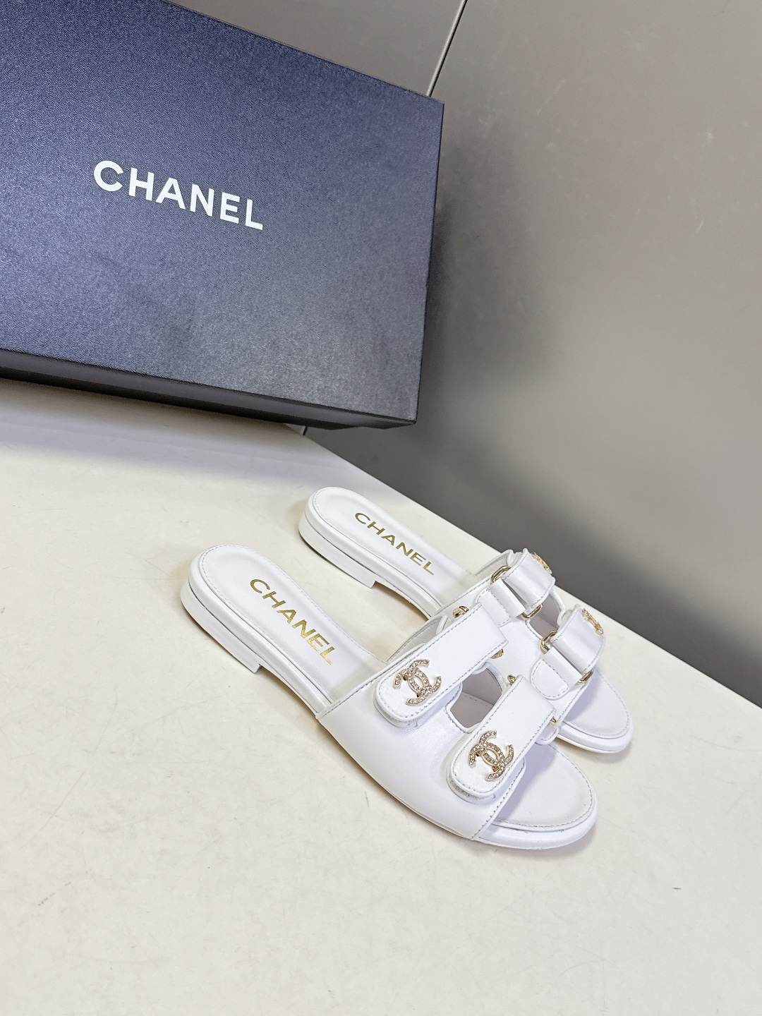 CHANEL香奈儿2026春夏最新款双C拖鞋 超多明星时尚博主种草 夏天必备 大爆款‼️已经被它的美貌折