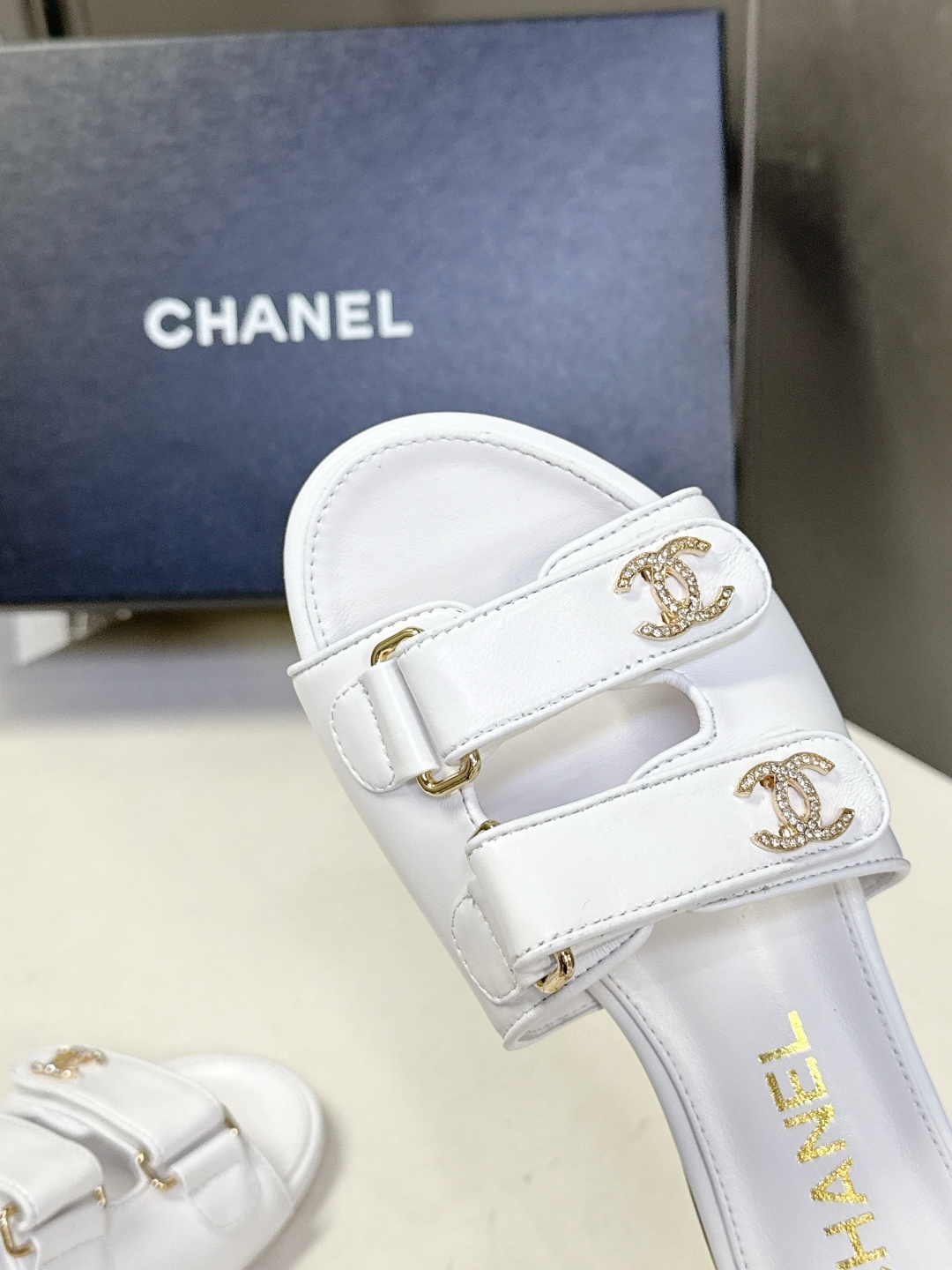 CHANEL香奈儿2026春夏最新款双C拖鞋 超多明星时尚博主种草 夏天必备 大爆款‼️已经被它的美貌折