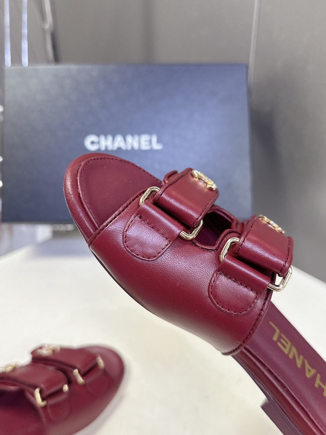 CHANEL香奈儿2026春夏最新款双C拖鞋 超多明星时尚博主种草 夏天必备 大爆款‼️已经被它的美貌折