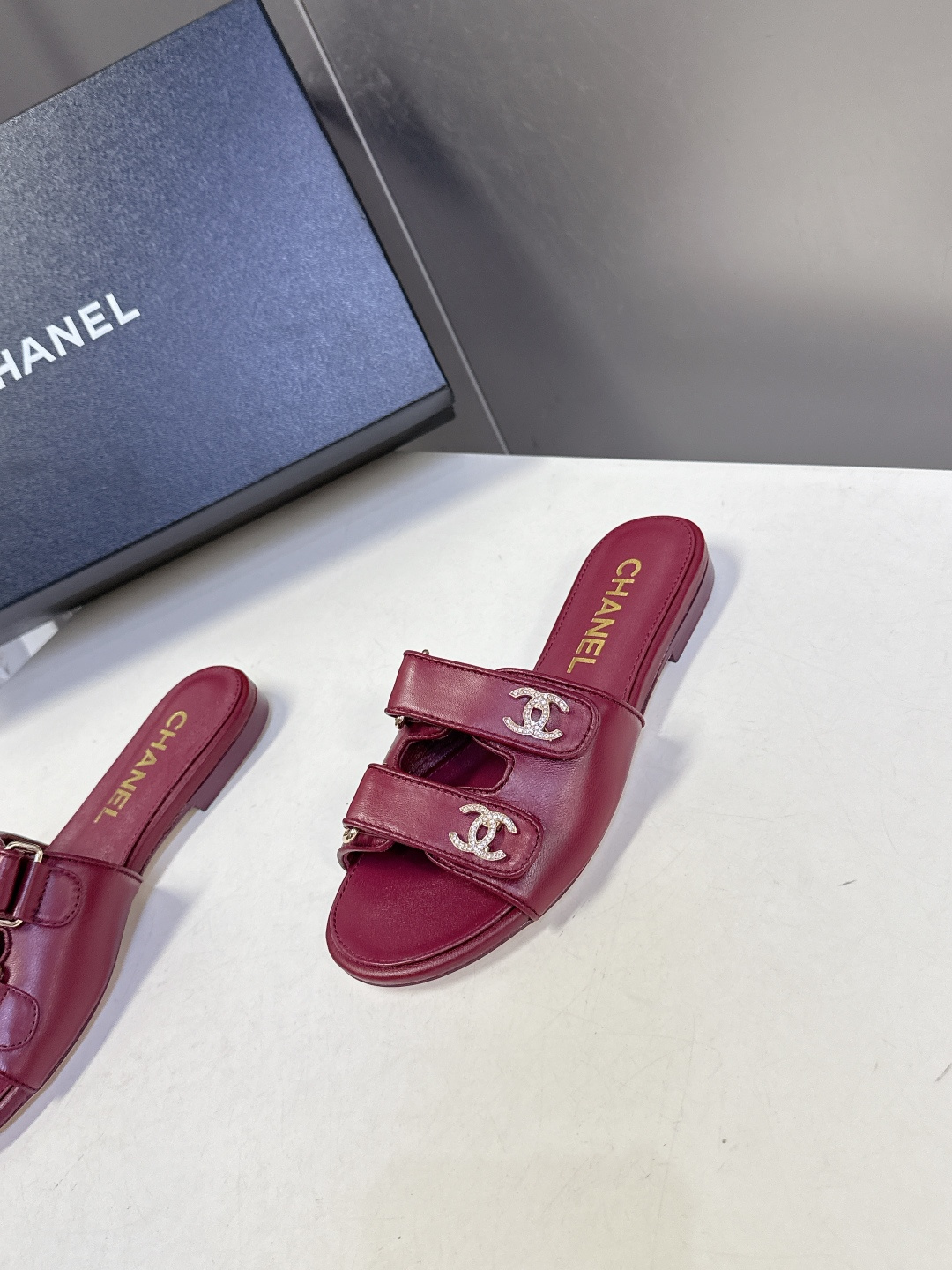CHANEL香奈儿2026春夏最新款双C拖鞋 超多明星时尚博主种草 夏天必备 大爆款‼️已经被它的美貌折