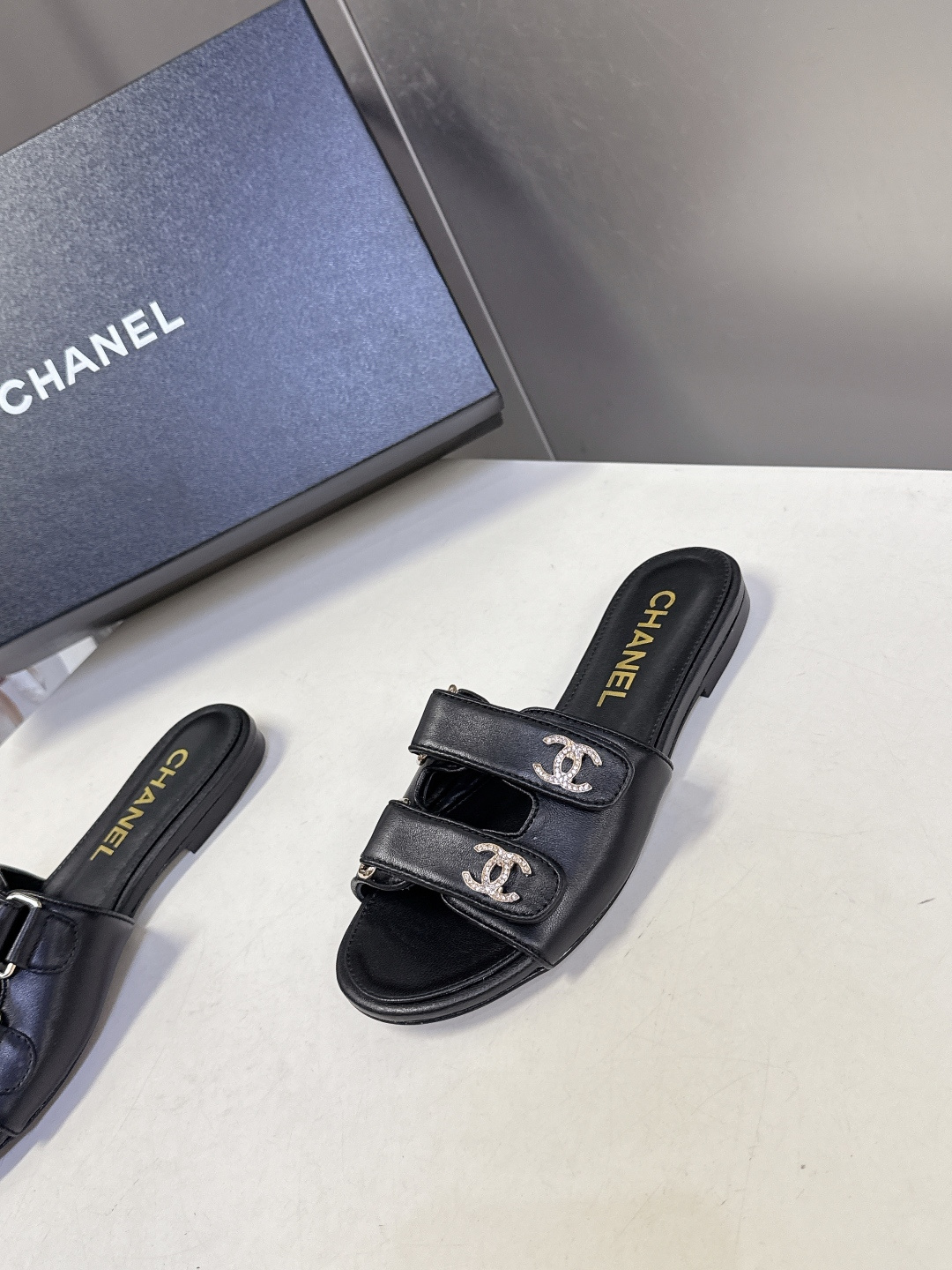 CHANEL香奈儿2026春夏最新款双C拖鞋 超多明星时尚博主种草 夏天必备 大爆款‼️已经被它的美貌折