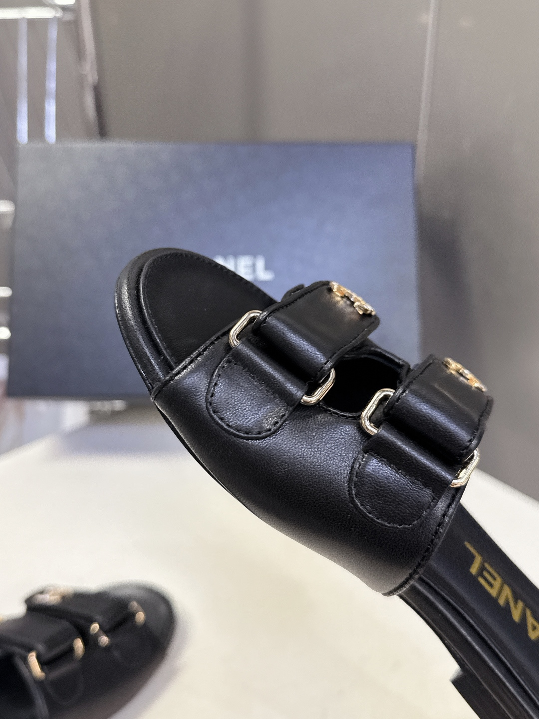 CHANEL香奈儿2026春夏最新款双C拖鞋 超多明星时尚博主种草 夏天必备 大爆款‼️已经被它的美貌折