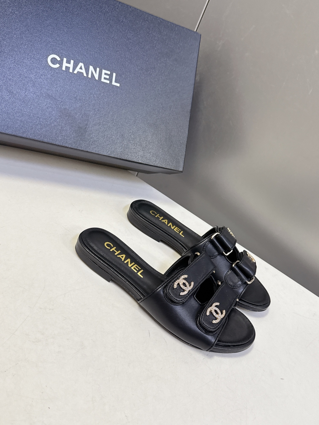 CHANEL香奈儿2026春夏最新款双C拖鞋 超多明星时尚博主种草 夏天必备 大爆款‼️已经被它的美貌折
