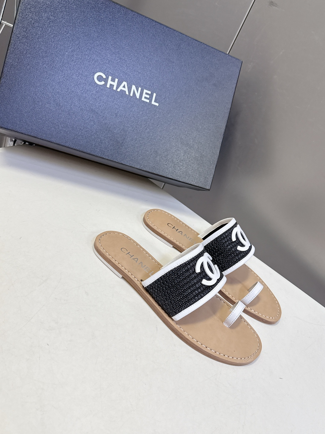 CHANEL香奈儿2026春夏最新款双C拖鞋 超多明星时尚博主种草 夏天必备 大爆款‼️已经被它的美貌折