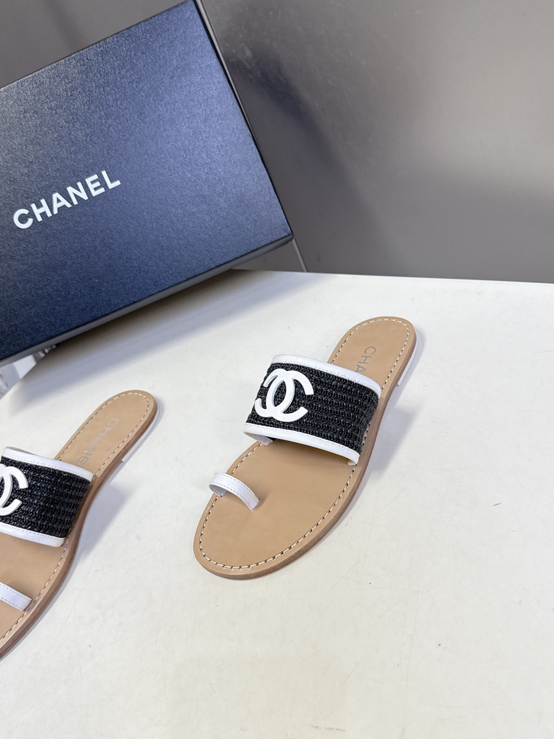 CHANEL香奈儿2026春夏最新款双C拖鞋 超多明星时尚博主种草 夏天必备 大爆款‼️已经被它的美貌折