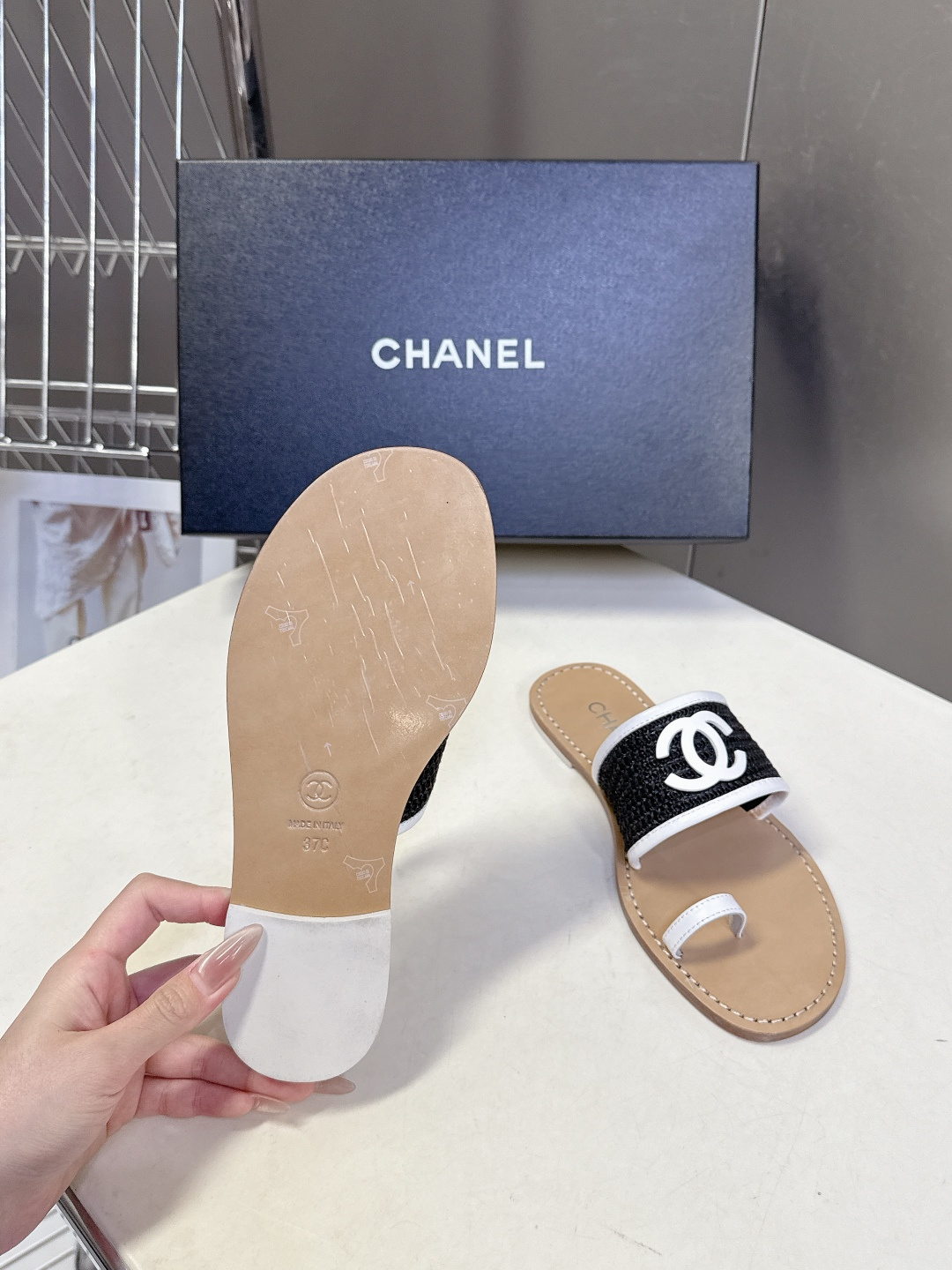 CHANEL香奈儿2026春夏最新款双C拖鞋 超多明星时尚博主种草 夏天必备 大爆款‼️已经被它的美貌折