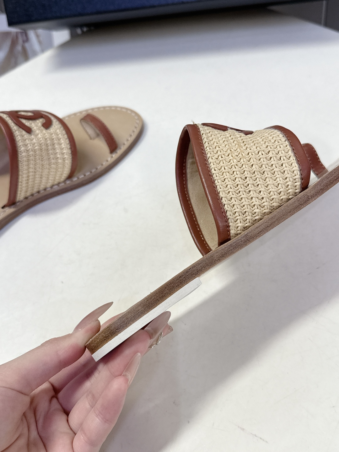 CHANEL香奈儿2026春夏最新款双C拖鞋 超多明星时尚博主种草 夏天必备 大爆款‼️已经被它的美貌折