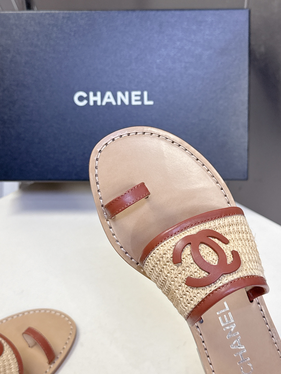 CHANEL香奈儿2026春夏最新款双C拖鞋 超多明星时尚博主种草 夏天必备 大爆款‼️已经被它的美貌折